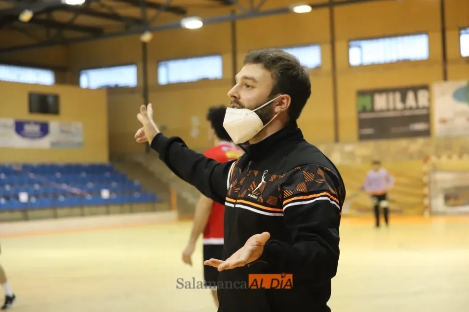 Foto 11 - El BM Salamanca tumba al Gij&oacute;n con un &lsquo;partidazo&rsquo; en casa (24-21)