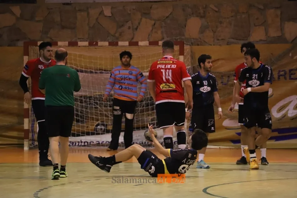 Foto 9 - El BM Salamanca tumba al Gij&oacute;n con un &lsquo;partidazo&rsquo; en casa (24-21)