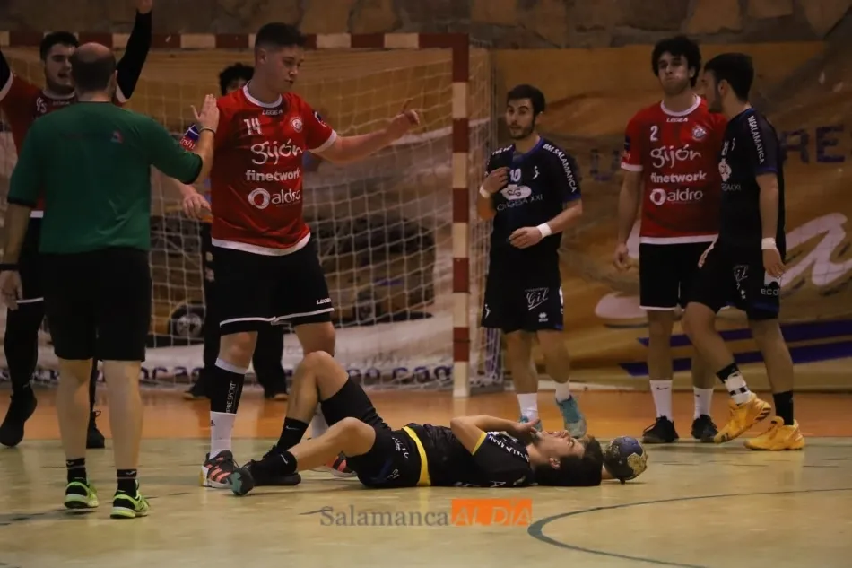 Foto 7 - El BM Salamanca tumba al Gij&oacute;n con un &lsquo;partidazo&rsquo; en casa (24-21)