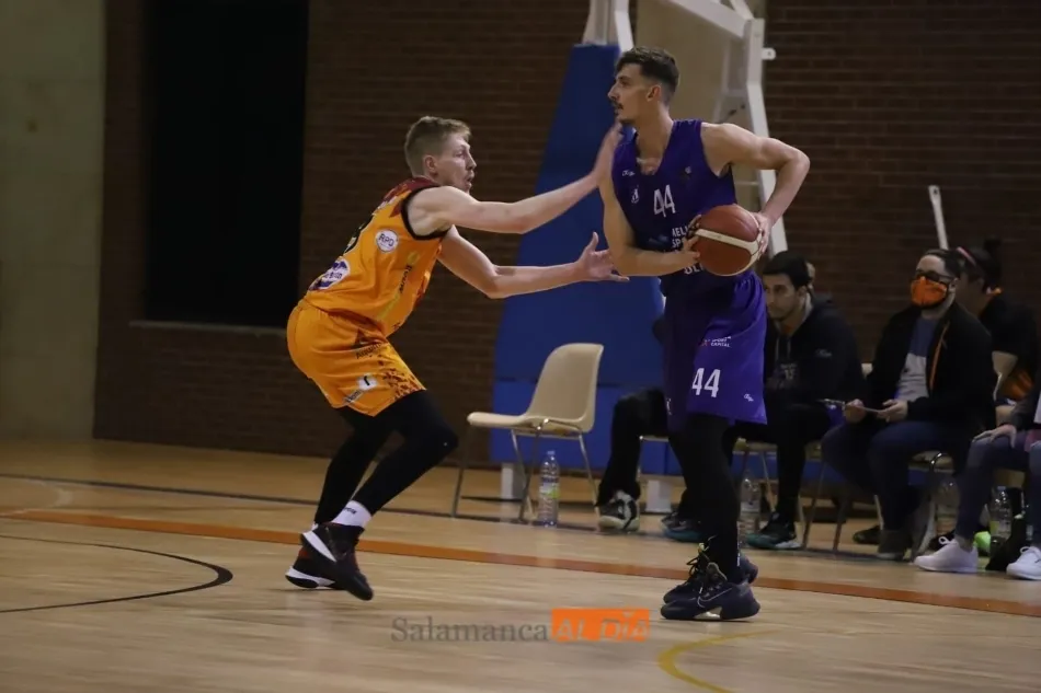 Foto 8 - El Aquimisa Carbajosa recibe un severo correctivo a manos del CAM Enrique Soler (48-75)