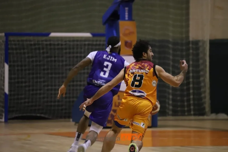 Foto 7 - El Aquimisa Carbajosa recibe un severo correctivo a manos del CAM Enrique Soler (48-75)