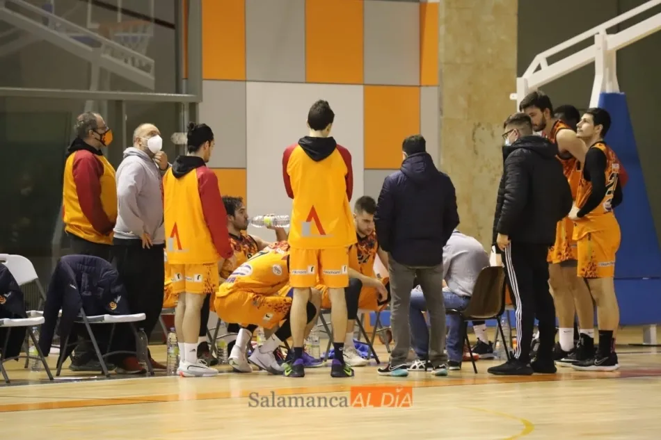 Foto 6 - El Aquimisa Carbajosa recibe un severo correctivo a manos del CAM Enrique Soler (48-75)