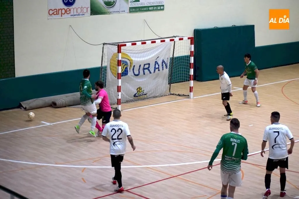 Foto 4 - &lsquo;Resbal&oacute;n&rsquo; del Piensos Dur&aacute;n Albense frente al l&iacute;der Deporcyl Guardo FS (2-4)