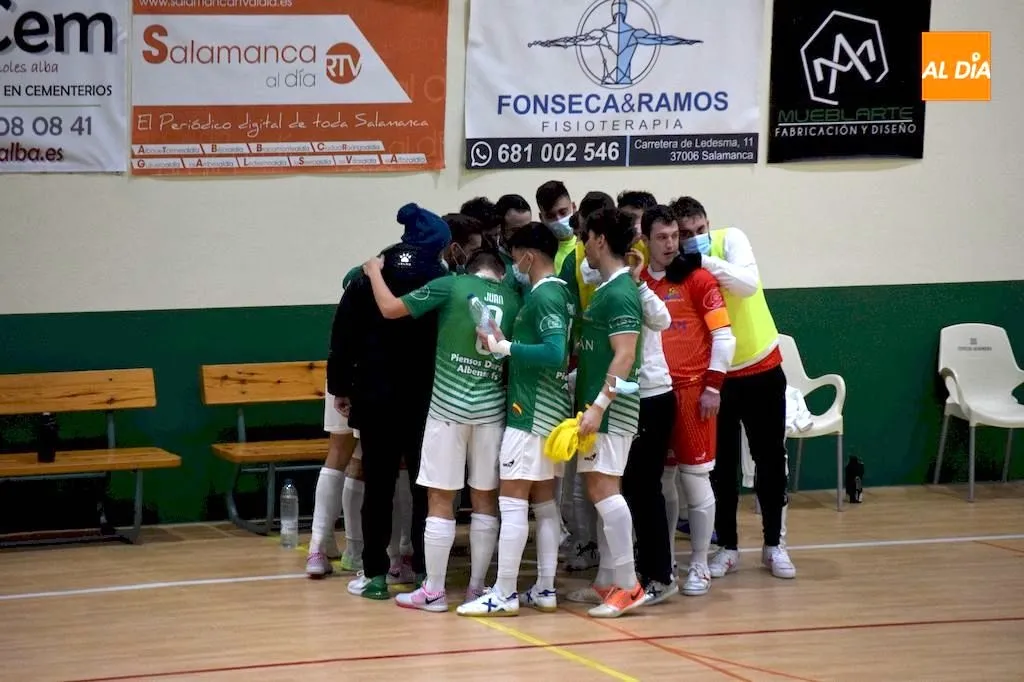 Foto 3 - &lsquo;Resbal&oacute;n&rsquo; del Piensos Dur&aacute;n Albense frente al l&iacute;der Deporcyl Guardo FS (2-4)