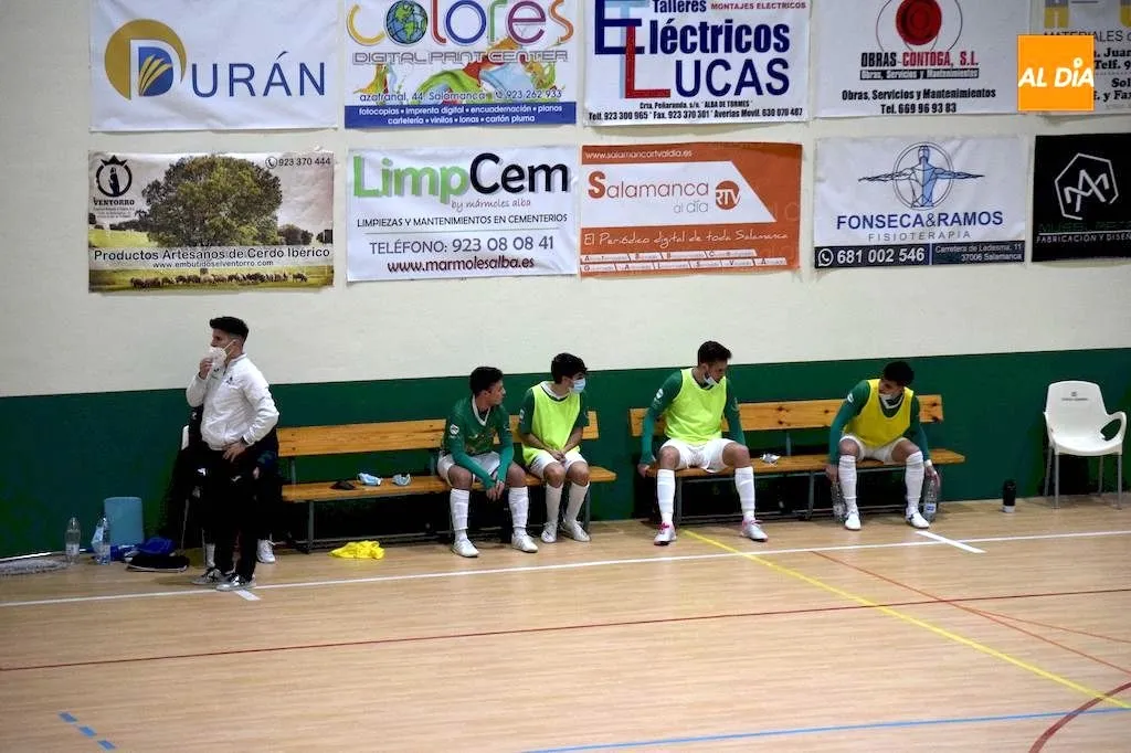 Foto 2 - &lsquo;Resbal&oacute;n&rsquo; del Piensos Dur&aacute;n Albense frente al l&iacute;der Deporcyl Guardo FS (2-4)