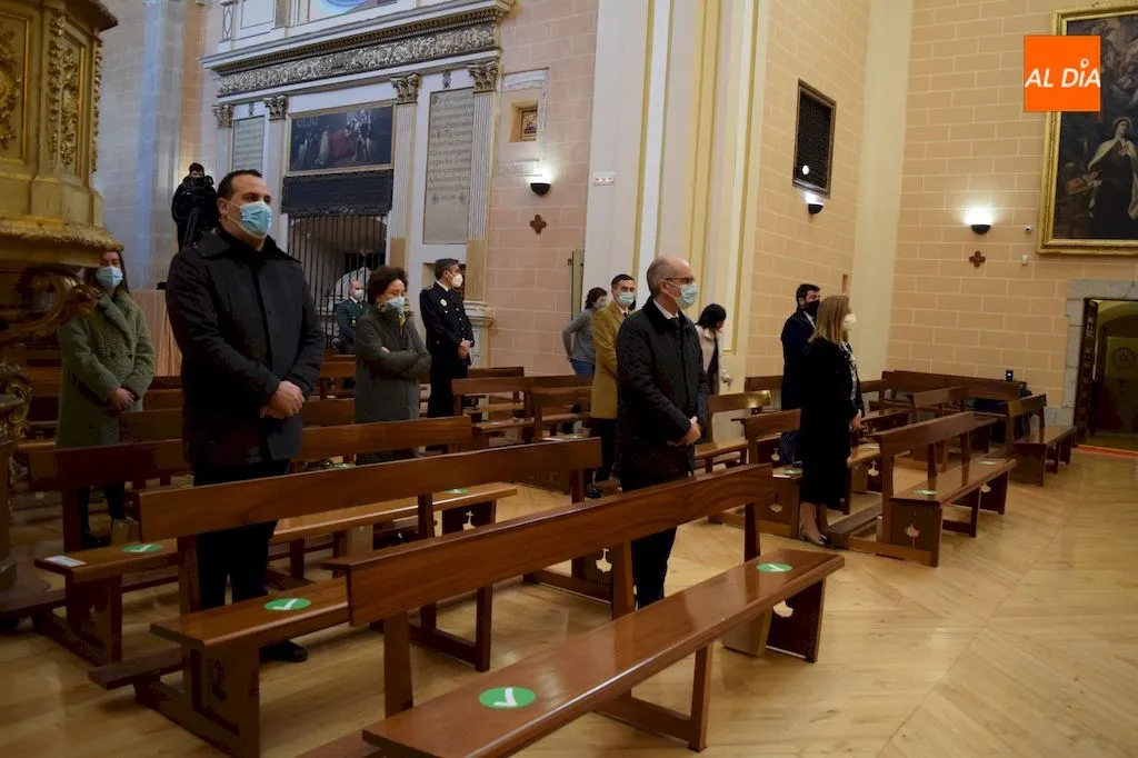 Autoridades presentes durante la eucaristía celebrada en Alba de Tormes / Pedro Zaballos
