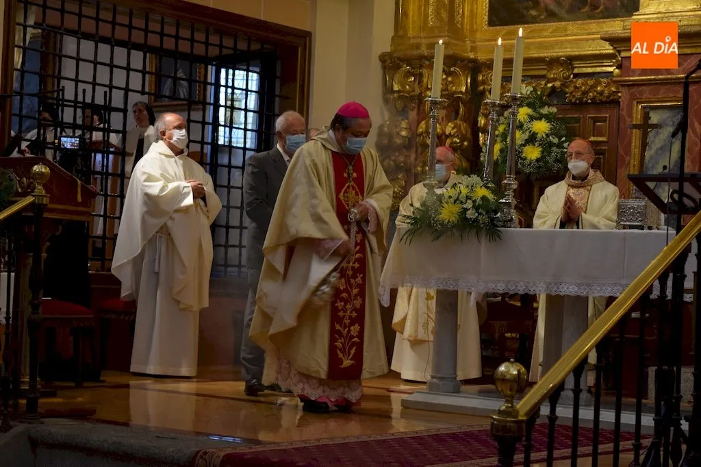 Misa del Nuncio en la mañana del domingo en Alba de Tormes con presencia de Jesús García Burillo | Fotos Pedro Zaballos