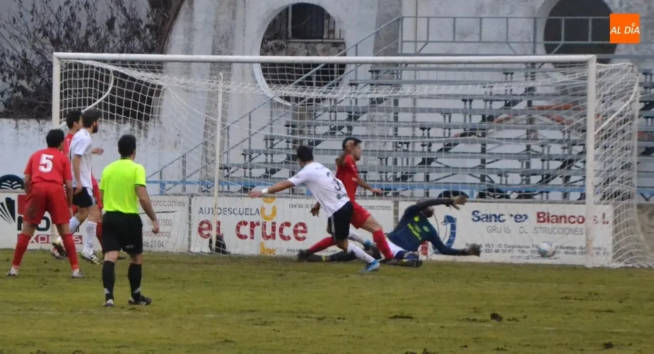 Gol de Javi Moríñigo que supuso el 2-1 para el Ciudad Rodrigo