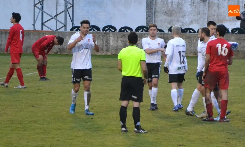 Foto 7 - El Ciudad Rodrigo culmina en el 87&rsquo; una luchada remontada ante el Hergar en el vac&iacute;o Francisco...