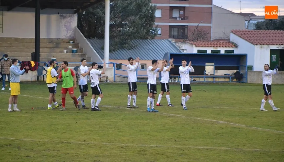 Foto 3 - El Ciudad Rodrigo culmina en el 87&rsquo; una luchada remontada ante el Hergar en el vac&iacute;o Francisco...