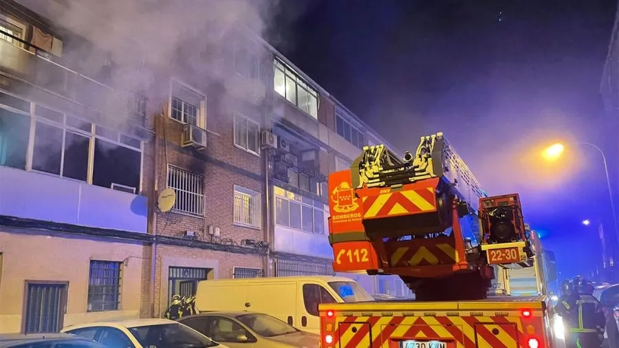Incendio en un a vivendia de Alcalá de Henares. Foto 112 COMUNIDAD DE MADRID