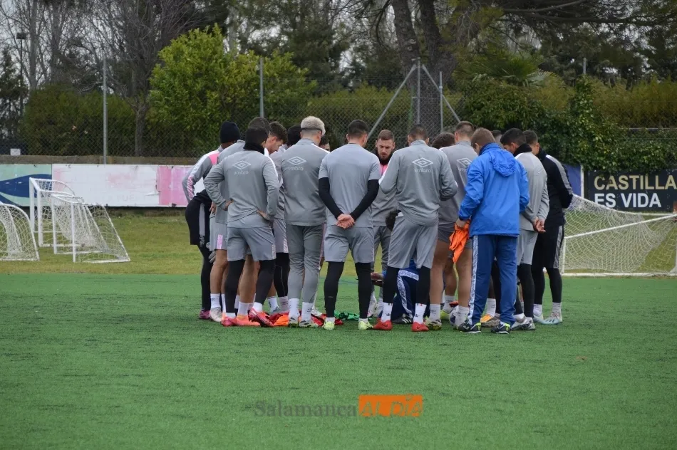 Foto 10 - Primer entrenamiento de &Aacute;lex Camacho con el Salamanca UDS