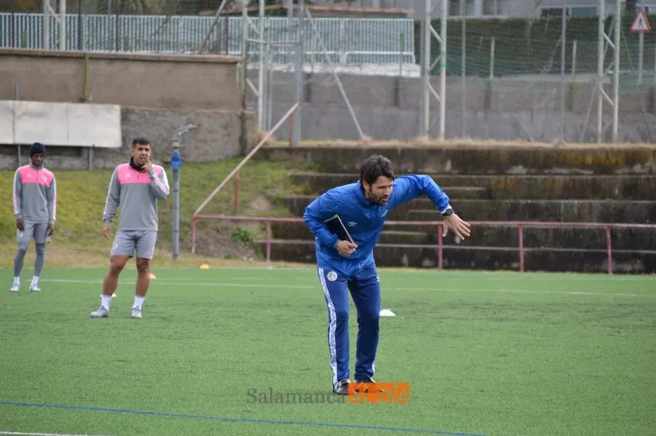 Foto 7 - Primer entrenamiento de &Aacute;lex Camacho con el Salamanca UDS