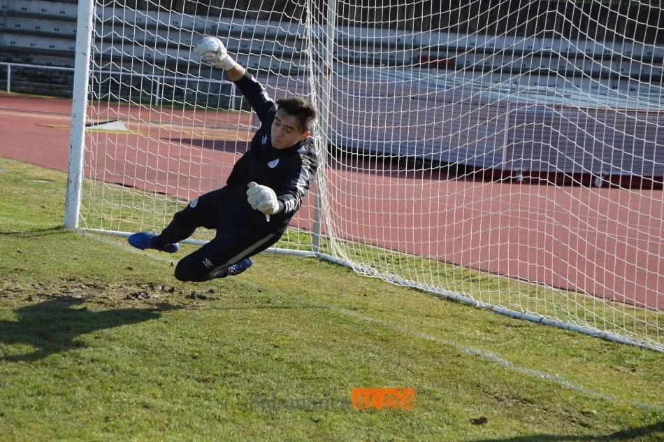 Foto 10 - Ernest da el susto y se retira del entrenamiento del Salamanca UDS por un fuerte golpe en el tobillo