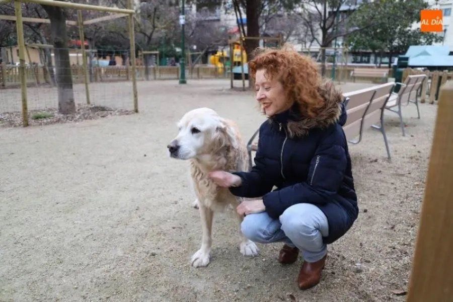 Foto de archivo, anterior a la pandemia, de Ana Suárez Otero, concejal responsable de la Oficina de Bienestar Animal (OBA)