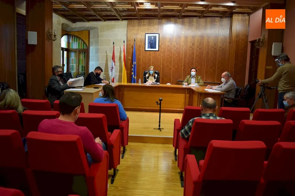 Pleno ordinario celebrado en el Salón de Plenos del Ayuntamiento de Alba de Tormes / Pedro Zaballos