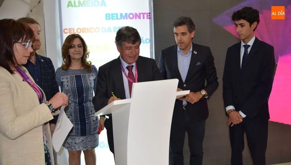 Firma en Guarda del compromiso de apoyo del Ayuntamiento de Béjar a la candidatura de esta localidad portuguesa como Ciudad Europea de la Cultura 2027