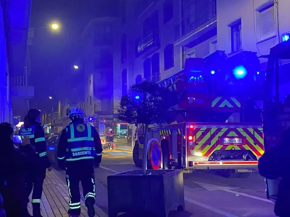 Foto 6 - Susto en la calle Fernando de Rojas por el incendio en un garaje&nbsp;