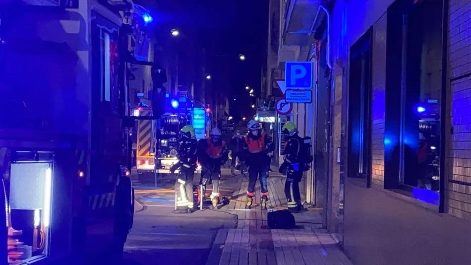 Foto 5 - Susto en la calle Fernando de Rojas por el incendio en un garaje&nbsp;
