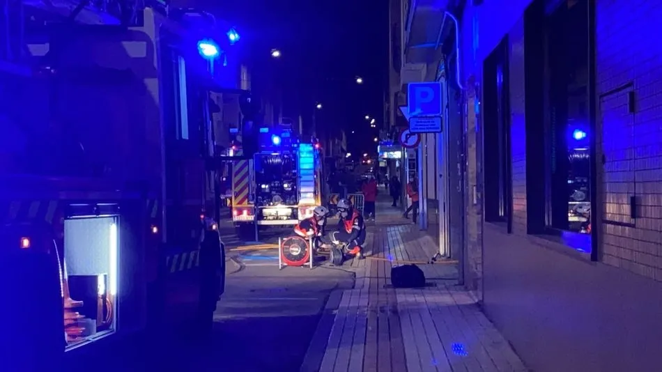 Foto 4 - Susto en la calle Fernando de Rojas por el incendio en un garaje&nbsp;