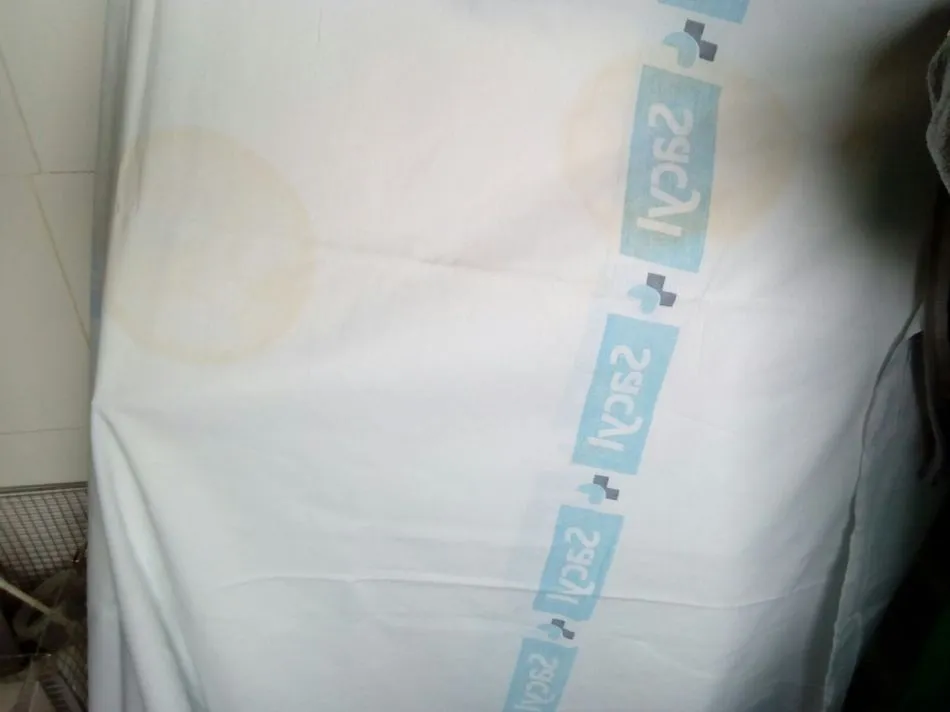 Foto 4 - La recogida de ropa en el Hospital &ldquo;tiene su proceso, no puedes salir de una planta Covid y...