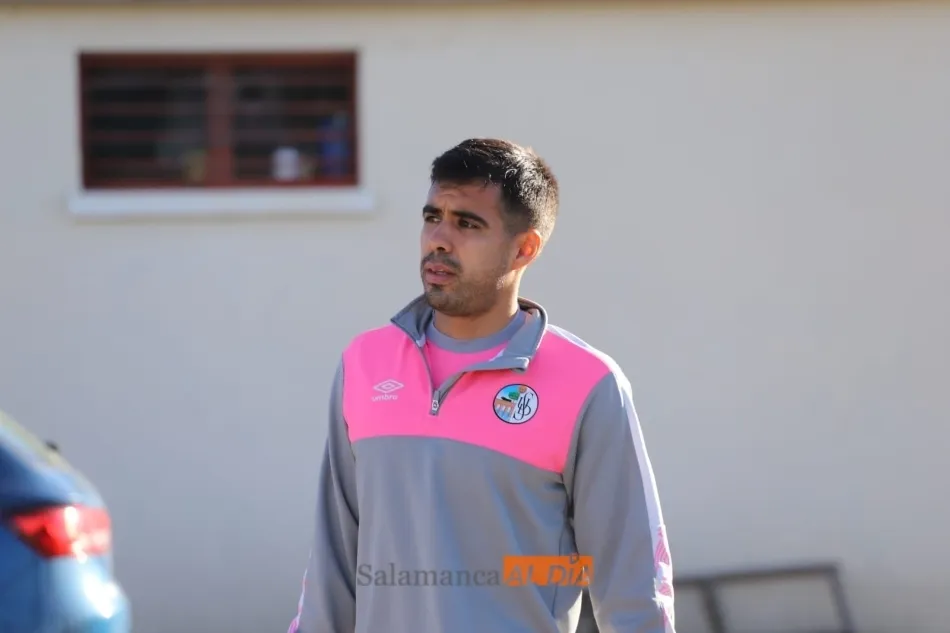 Foto 2 - Ernest se prueba en el &uacute;ltimo entrenamiento antes del derbi y el Salamanca UDS vuelve al Anexo
