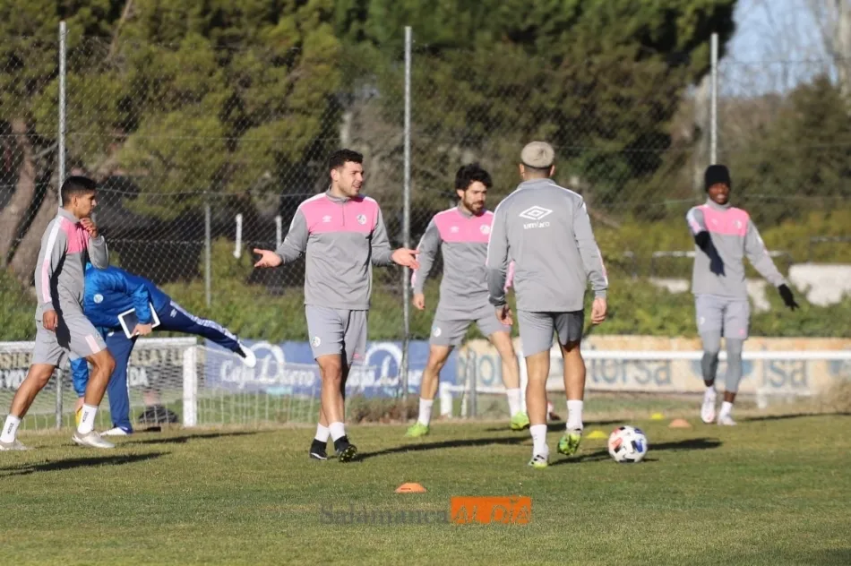 Foto 8 - Ernest se prueba en el &uacute;ltimo entrenamiento antes del derbi y el Salamanca UDS vuelve al Anexo