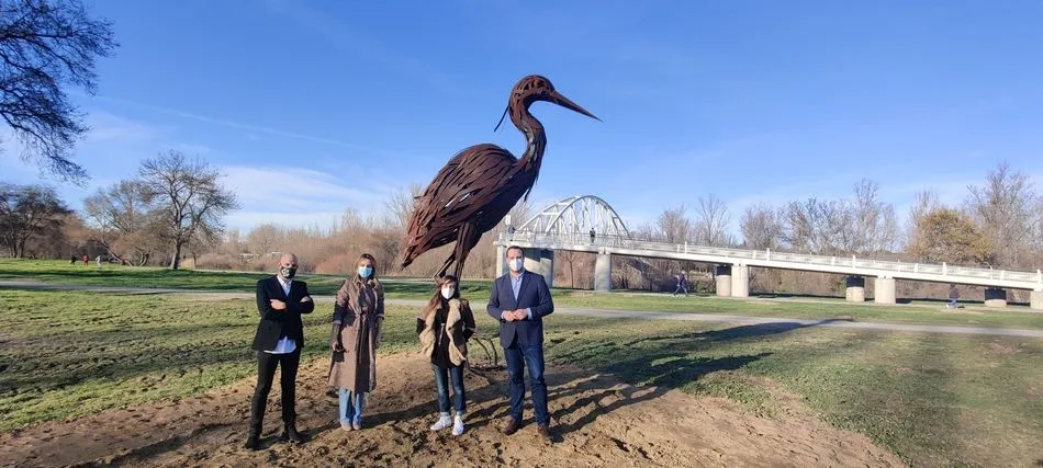 Una de las nuevas esculturas de la Isla del Soto