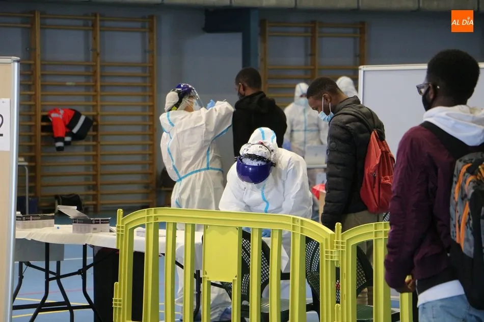 Participantes en la segunda jornada de pruebas Covid-19 en Guijuelo - KR