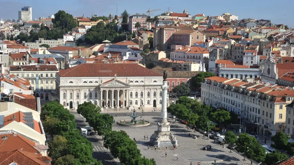 Portugal exigirá prueba PCR negativa y cuarentena a los españoles que lleguen en avión al país  
