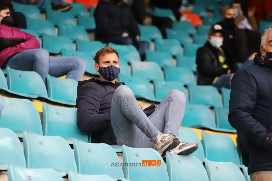 Foto 5 - El Helm&aacute;ntico vibra con el derbi m&aacute;s at&iacute;pico de los &uacute;ltimos a&ntilde;os&nbsp;