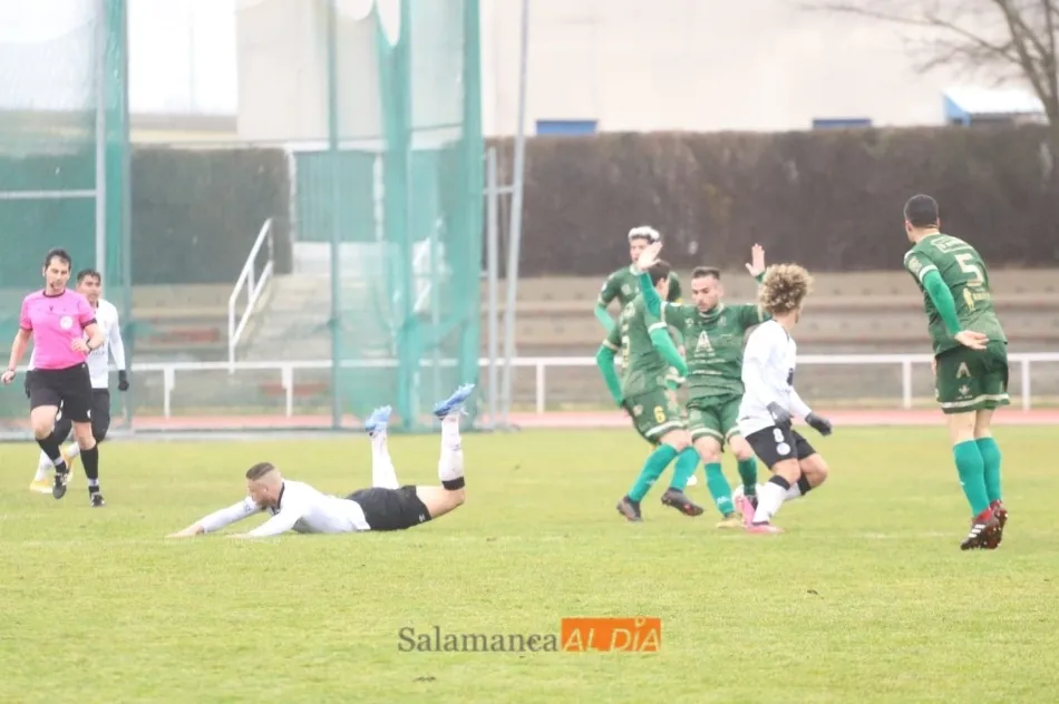 Foto 11 - El filial del Salamanca UDS suma un buen punto en Las Pistas con el potente Astorga (0-0)