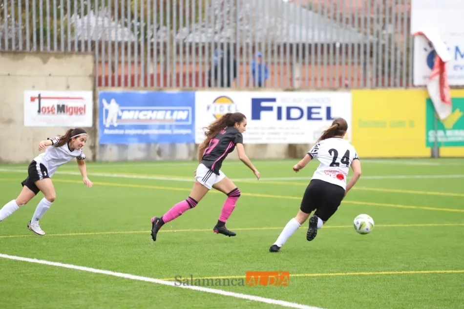 Foto 11 - Lauris y Saza desequilibran la balanza a favor del Salamanca UDS Femenino ante el Madrid CFF C (2-1)