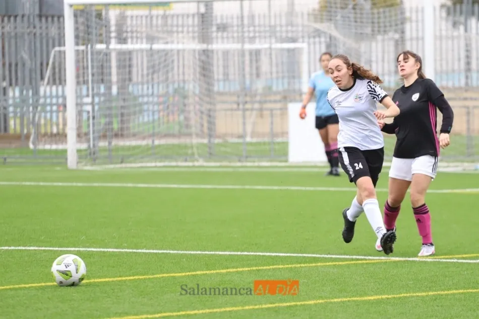 Foto 10 - Lauris y Saza desequilibran la balanza a favor del Salamanca UDS Femenino ante el Madrid CFF C (2-1)