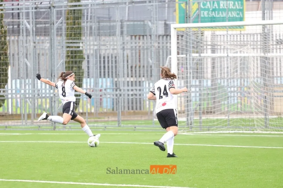 Foto 5 - Lauris y Saza desequilibran la balanza a favor del Salamanca UDS Femenino ante el Madrid CFF C (2-1)