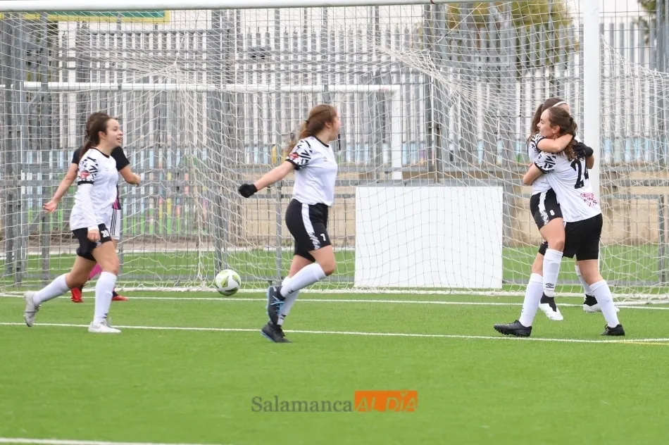 Foto 2 - Lauris y Saza desequilibran la balanza a favor del Salamanca UDS Femenino ante el Madrid CFF C (2-1)