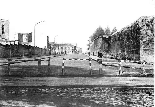 Foto 2 - La avenida de Villamayor, antes del crecimiento urban&iacute;stico