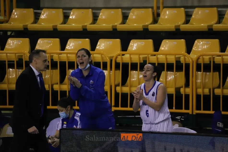 El banquillo de Avenida muestra su energía en un partido