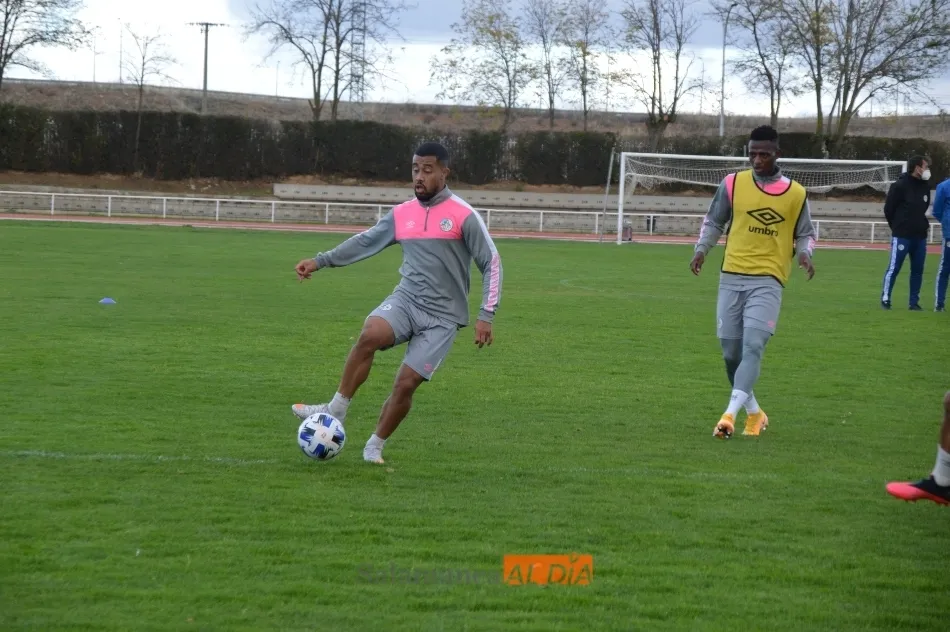 Foto 2 - El Salamanca UDS pone fin a la etapa de Duma y Owen Falconis