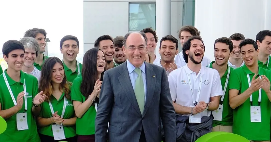 Ignacio Galán, presidente del Iberdrola, en un encuentro con jóvenes becados del curso anterior