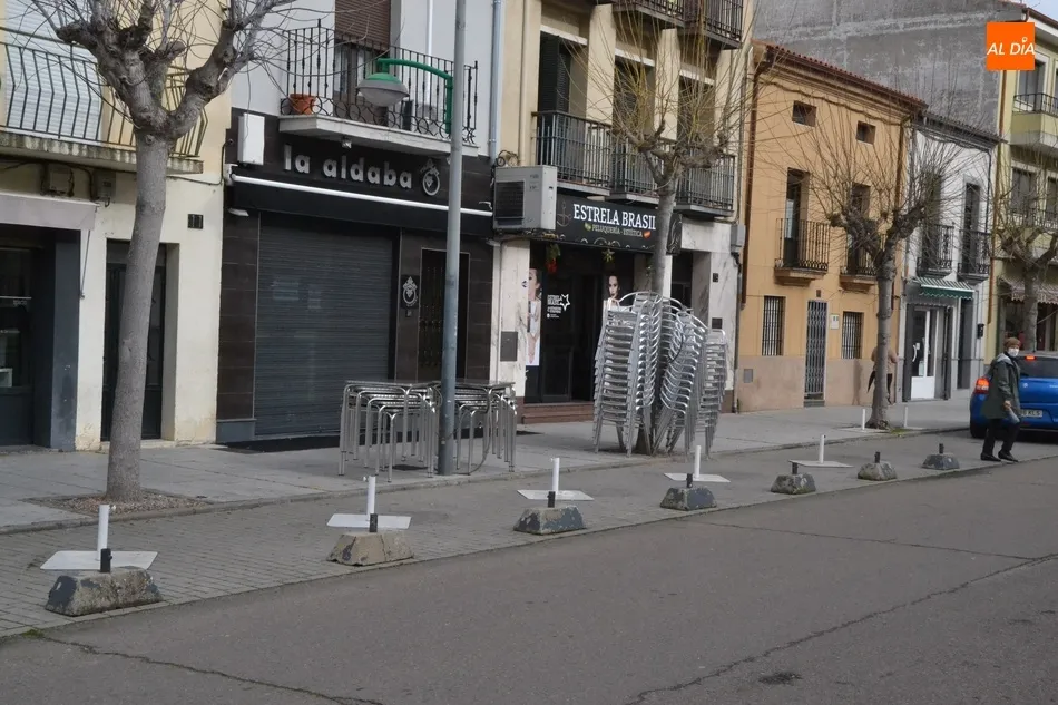 Foto 6 - Ciudad Rodrigo vive su primer d&iacute;a sin terrazas  