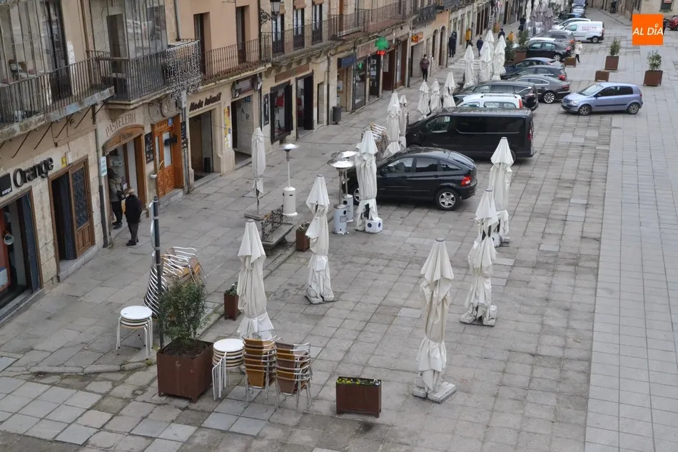 Foto 9 - Ciudad Rodrigo vive su primer d&iacute;a sin terrazas  