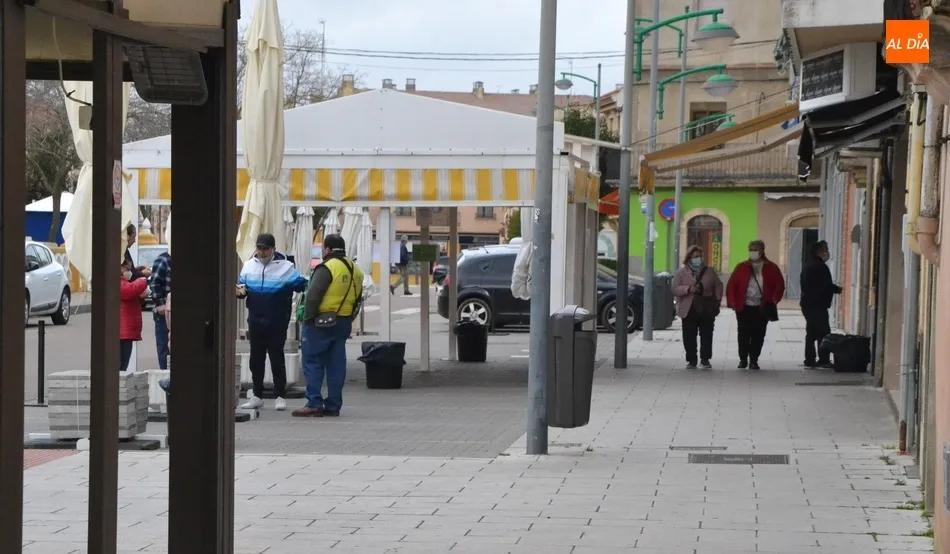Foto 2 - Ciudad Rodrigo vive su primer d&iacute;a sin terrazas  