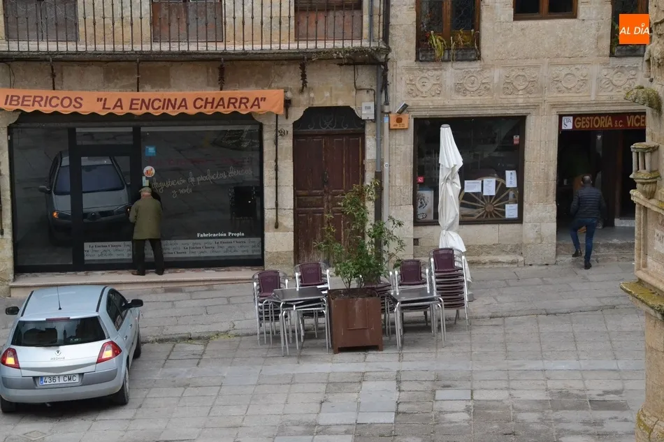 Foto 7 - Ciudad Rodrigo vive su primer d&iacute;a sin terrazas  