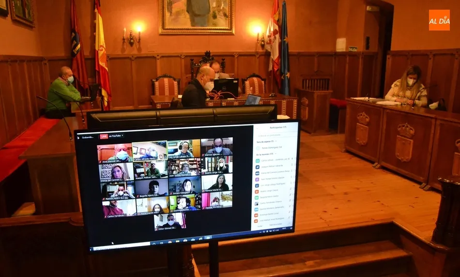 Foto 7 - El Pleno llama por unanimidad a los mirobrigenses a cumplir las medidas e incluso a...