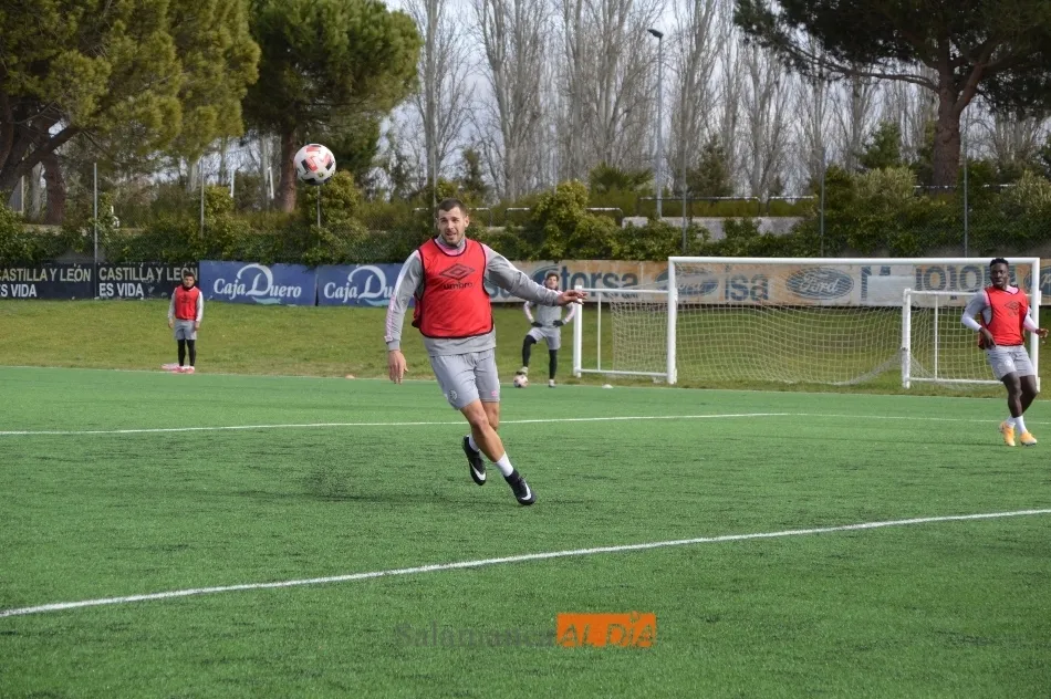 Foto 11 - El portero Javi Ben&iacute;tez ya entrena como jugador del Salamanca UDS