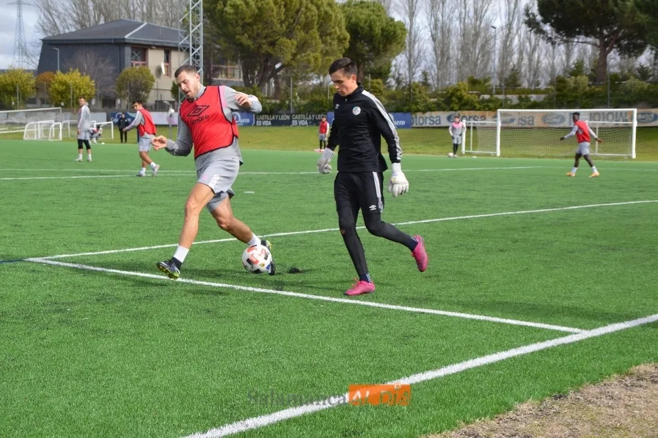 Foto 10 - El portero Javi Ben&iacute;tez ya entrena como jugador del Salamanca UDS