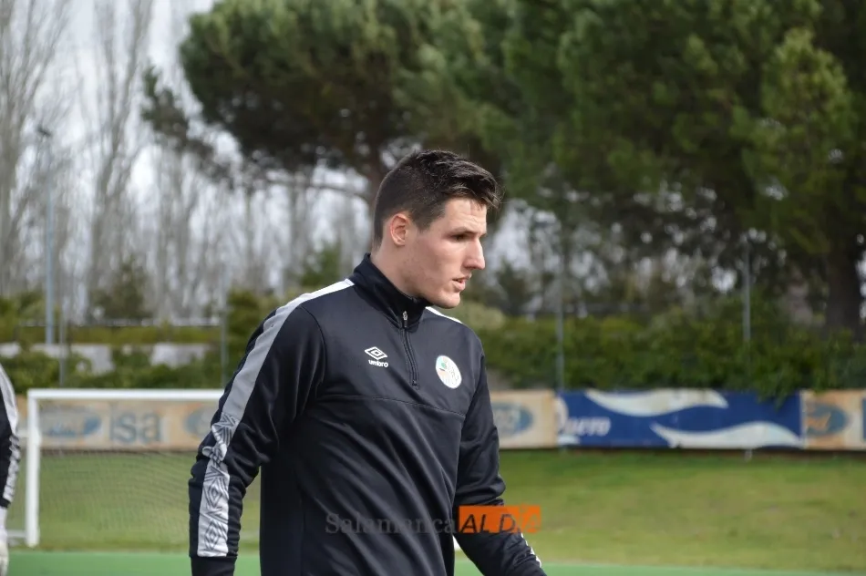 Foto 9 - El portero Javi Ben&iacute;tez ya entrena como jugador del Salamanca UDS