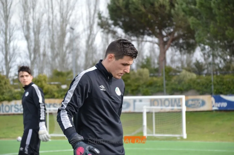 Foto 7 - El portero Javi Ben&iacute;tez ya entrena como jugador del Salamanca UDS