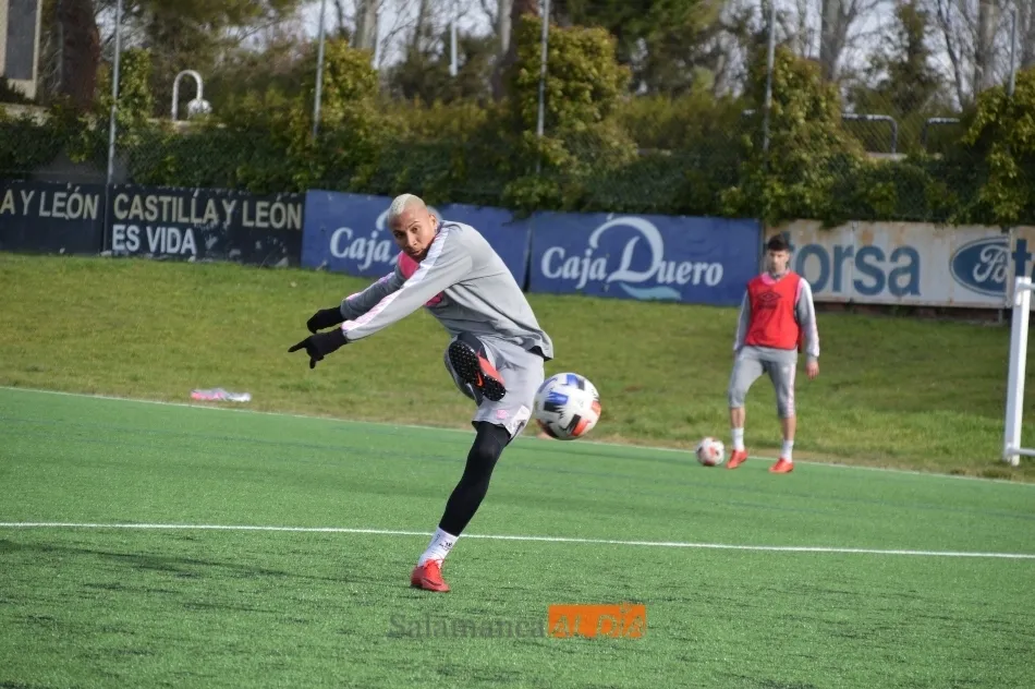 Foto 6 - El portero Javi Ben&iacute;tez ya entrena como jugador del Salamanca UDS